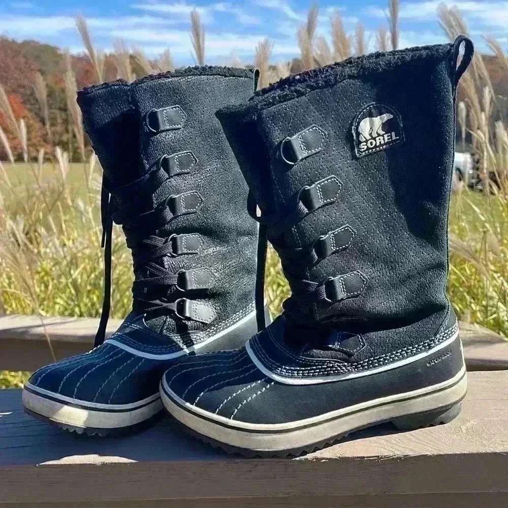 Sorel Women’s waterproof boots. Gently used. Size 6.